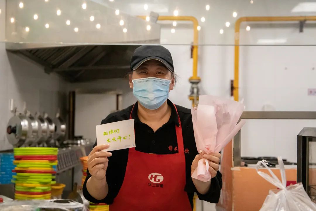学生举报食堂阿姨，监督与理解的双向互动