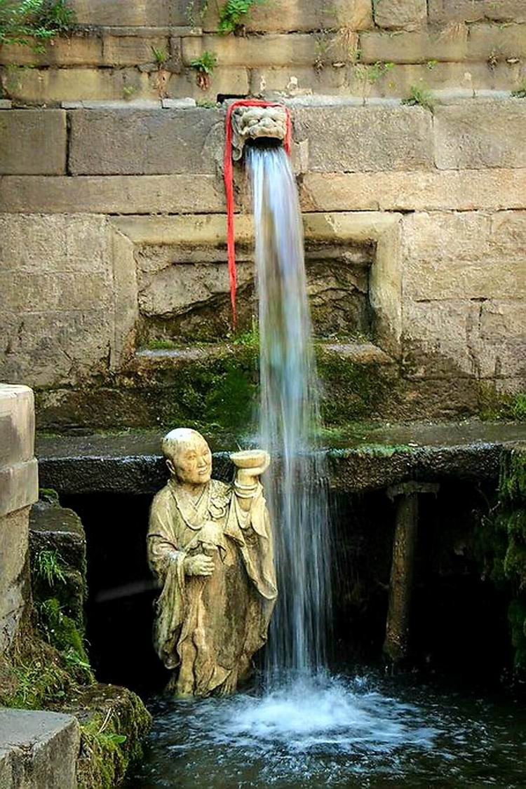水泉冷涩七九绝揭秘生肖之谜