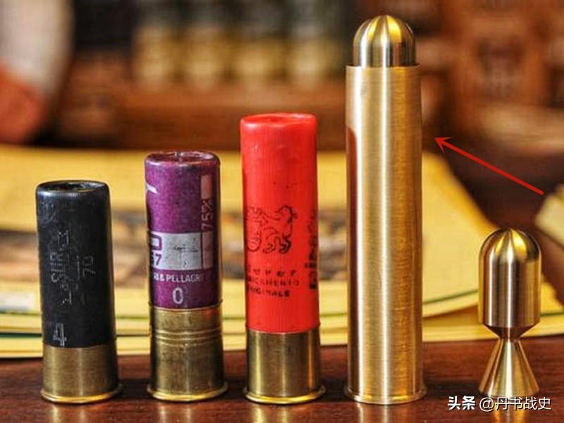 笔枪纸弹，象征与解读的交织