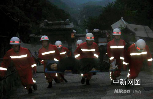 泰女子见证中国救援队赴缅，情感涌动的瞬间