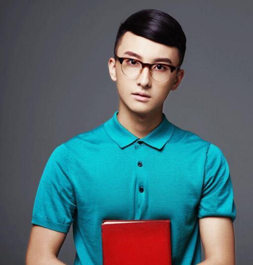 杨洋生辰八字解析，星光闪耀的生辰密码揭秘之旅