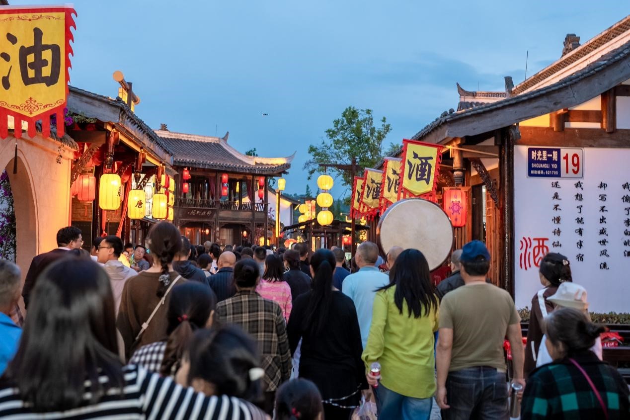 清明假期传统文化活动丰富多样，红色演艺为文化市场注入活力
