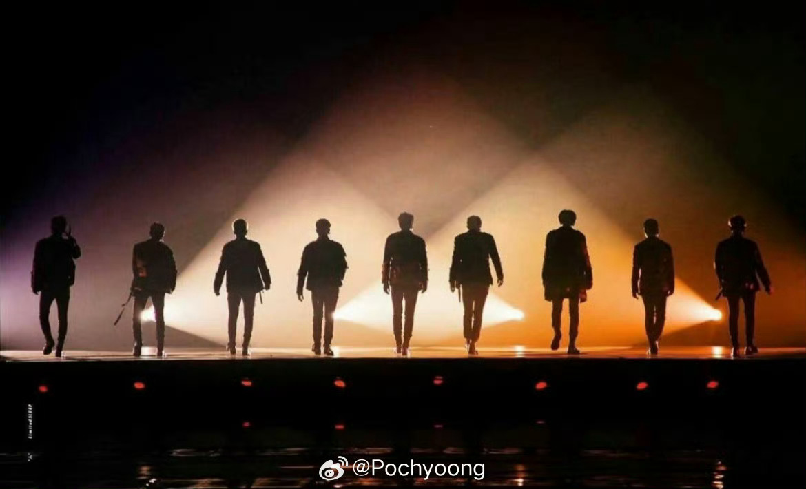 EXO 13周年直播回顾与展望，粉丝期待爆棚！