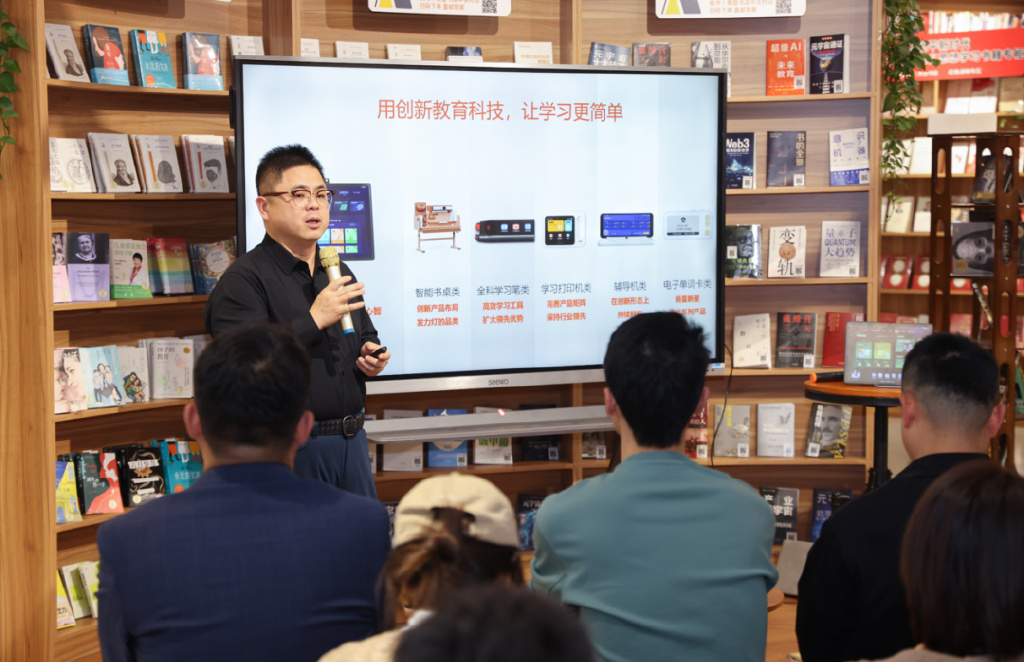 对话作业帮李锡凌，聚焦学习硬件高投入，实现盈利不再亏本之路。