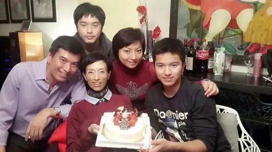 男子赠妻子闺蜜7万引发法律纠纷，全额返还加利息判决出炉