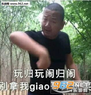 甲亢哥试坐飞行汽车，惊恐表情引爆网络热议