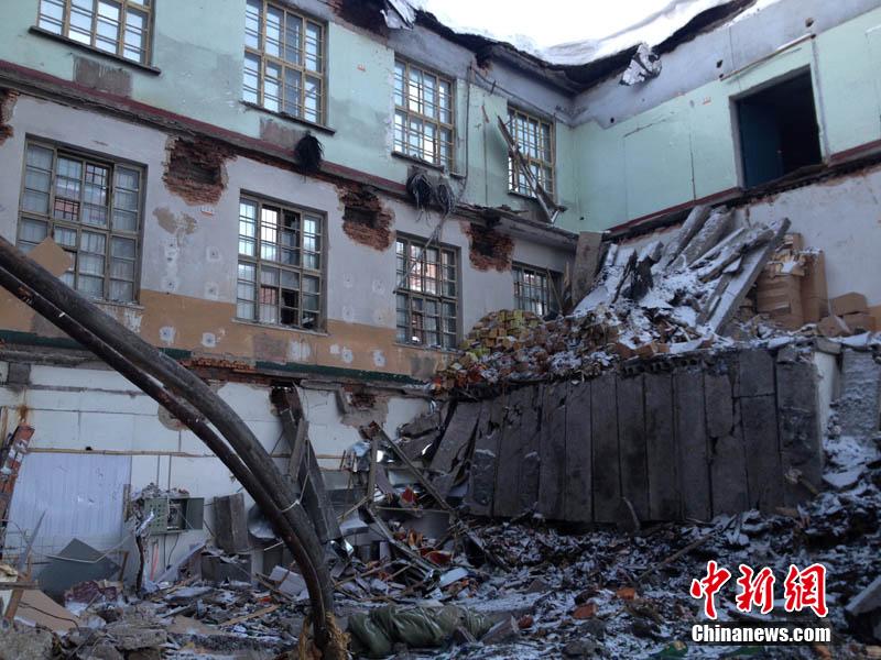 山东淄博某市场暴雪袭击引发棚顶坍塌事件
