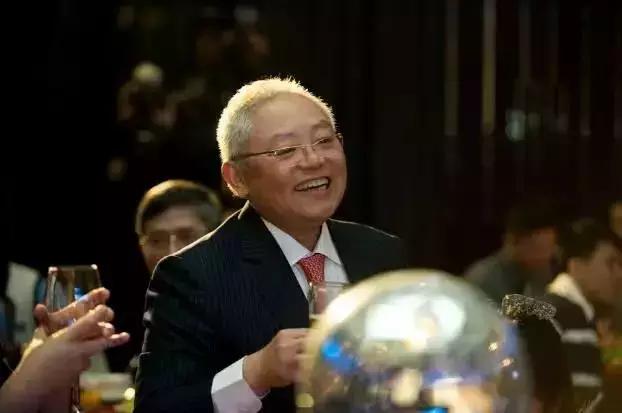 鸿腾精密股价上涨超4%，大摩认为鸿海集团潜力被低估引关注。