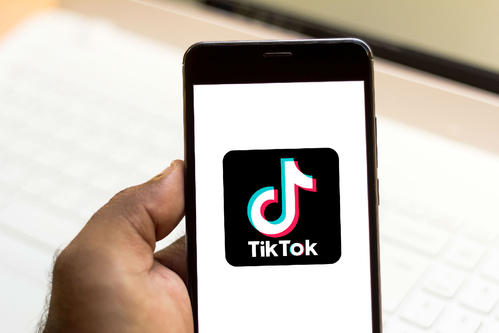 央行动态引领全球金融风向，特朗普关注TikTok与以色列空巴士爆炸事件——全球早报聚焦三大热点事件