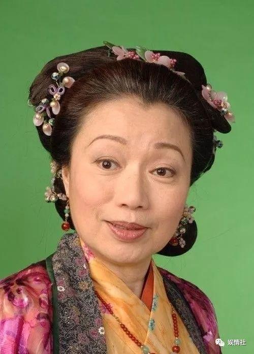 香港街头偶遇甲亢哥狂飙重庆话，方言魅力引热议
