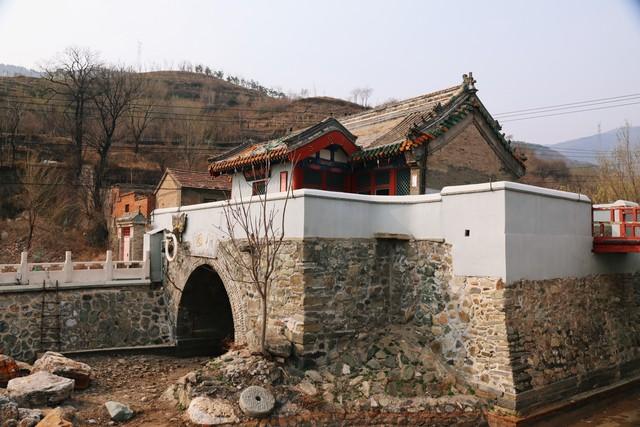 公正之光，倡导公道，反对霸道