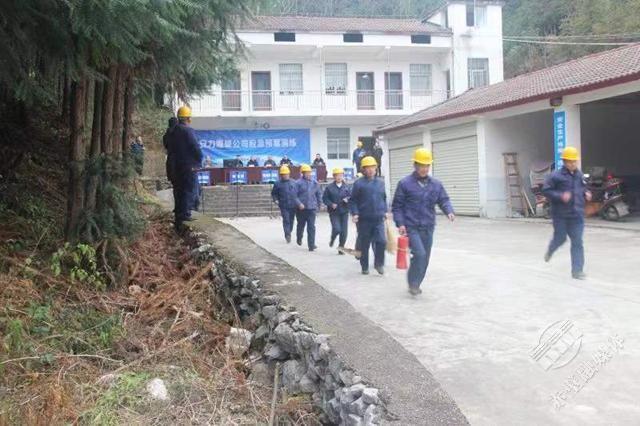 揭秘网课入侵群，卧底调查揭示网课爆破背后的多重违法犯罪行为曝光