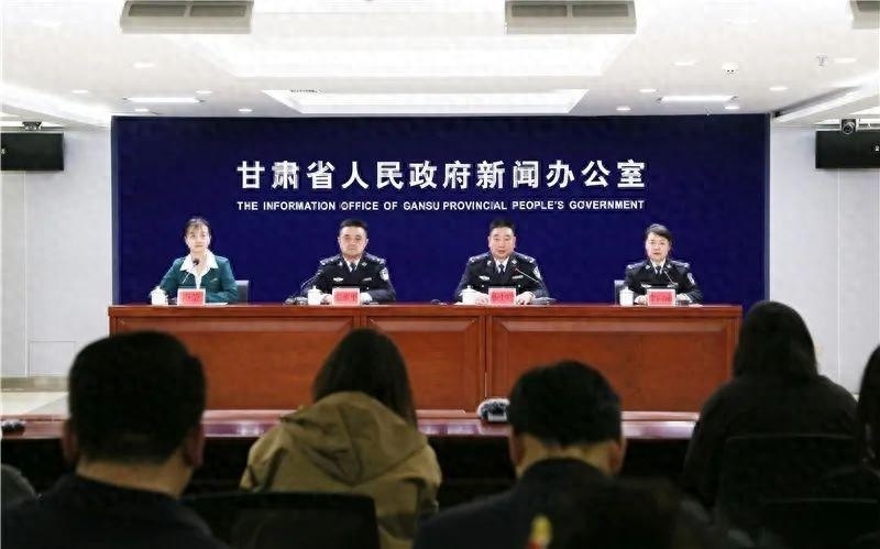公安机关百日行动成果显著，破获重大黄赌刑事案件超790起