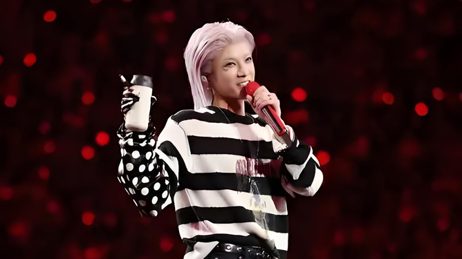 黄霄雲回应翻唱争议，获华晨宇词曲授权，合法合规演绎Live版引热议