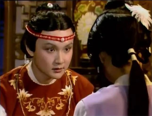 袭人被派往黛玉身边，人际变革的微妙探究