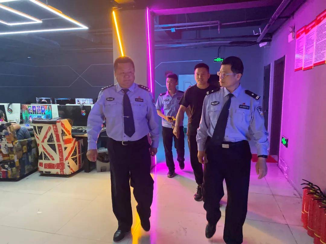 探索心理奥秘，一见如故、一见钟情与一拍即合的心理分析之旅