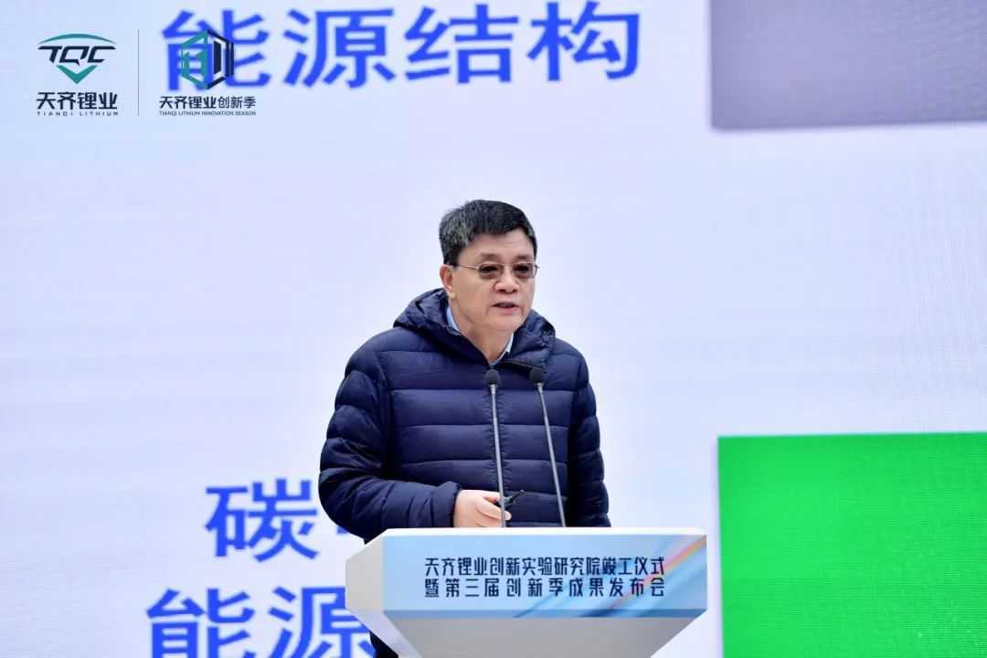 东风汽车史建鹏，完成固态电池汽车230万公里实车验证，开启新能源汽车新篇章
