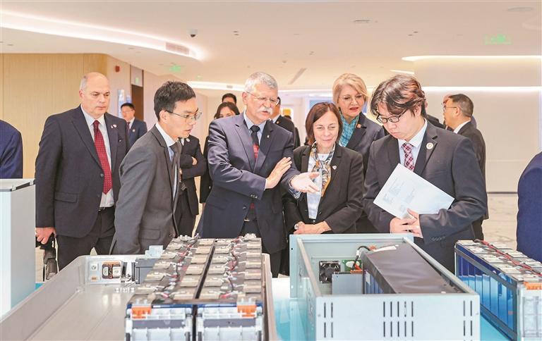 匈牙利热情欢迎中国企业建设电池工厂，携手共筑新能源未来前景