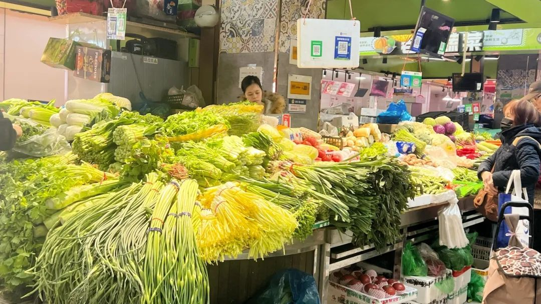 蔬菜价格狂飙至历年最高，市民烹饪成本飙升，蔬菜消费陷入困境