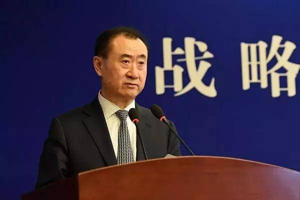 王健林应对突发事件，商业巨头的决断与挑战