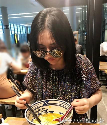 谢娜玩笑动作引发争议，娱乐与尊重的边界探讨