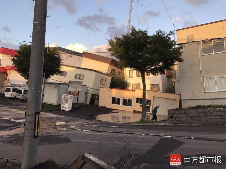 台湾发生6.9级地震，造成列车出轨和大楼坍塌，伤亡情况待确认。