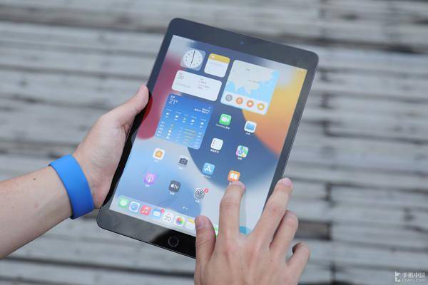 iPad迈入OLED时代，这些上市公司能否搭乘苹果OLED快车？