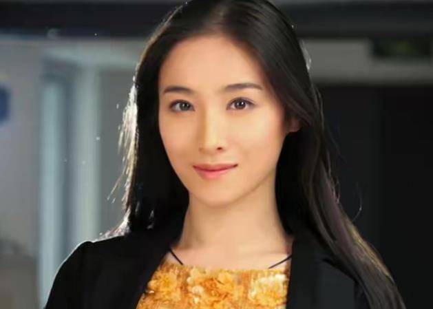 生活演员，95后女孩的新职业选择，假结婚背后的时代反思与自我定位思考。