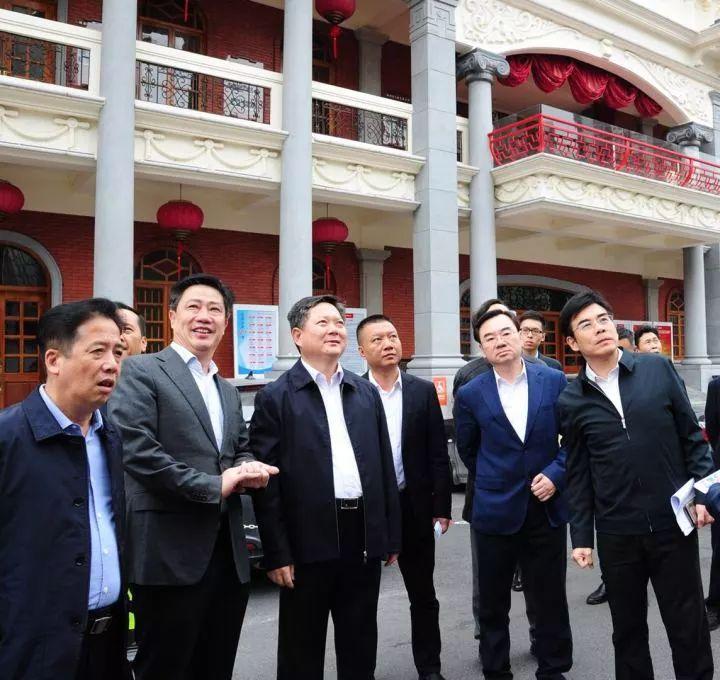 城市更新是否必然牺牲集体记忆？探讨城市发展与集体记忆的冲突与平衡。