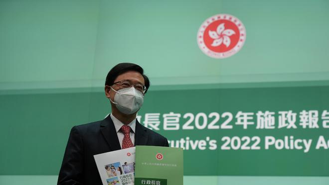 李家超首份施政报告重磅发布，香港吸引人才策略及港交所上市规则调整动态