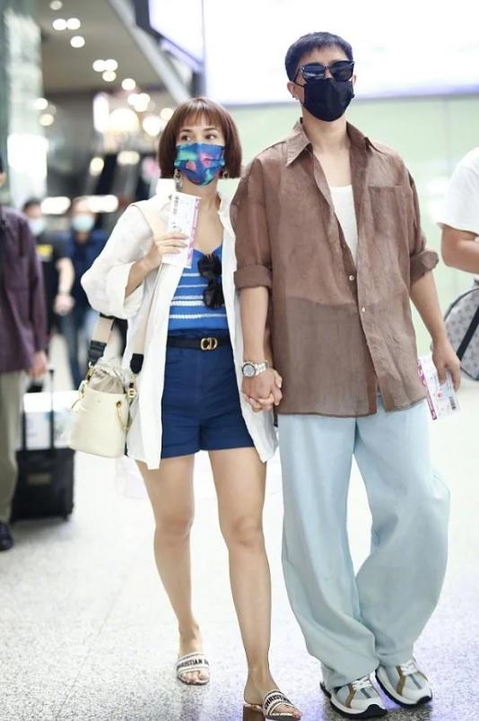 韩庚与卢靖姗首次约会背后的故事，与妈妈的温馨同行之旅
