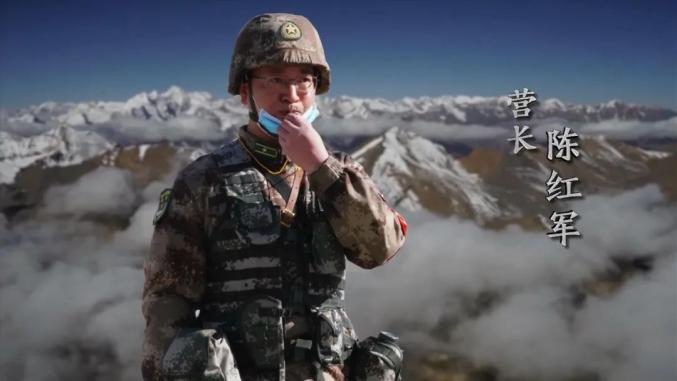 英勇青春瞬间，禁毒战士与毒贩搏斗坠入瑞丽江的壮丽瞬间