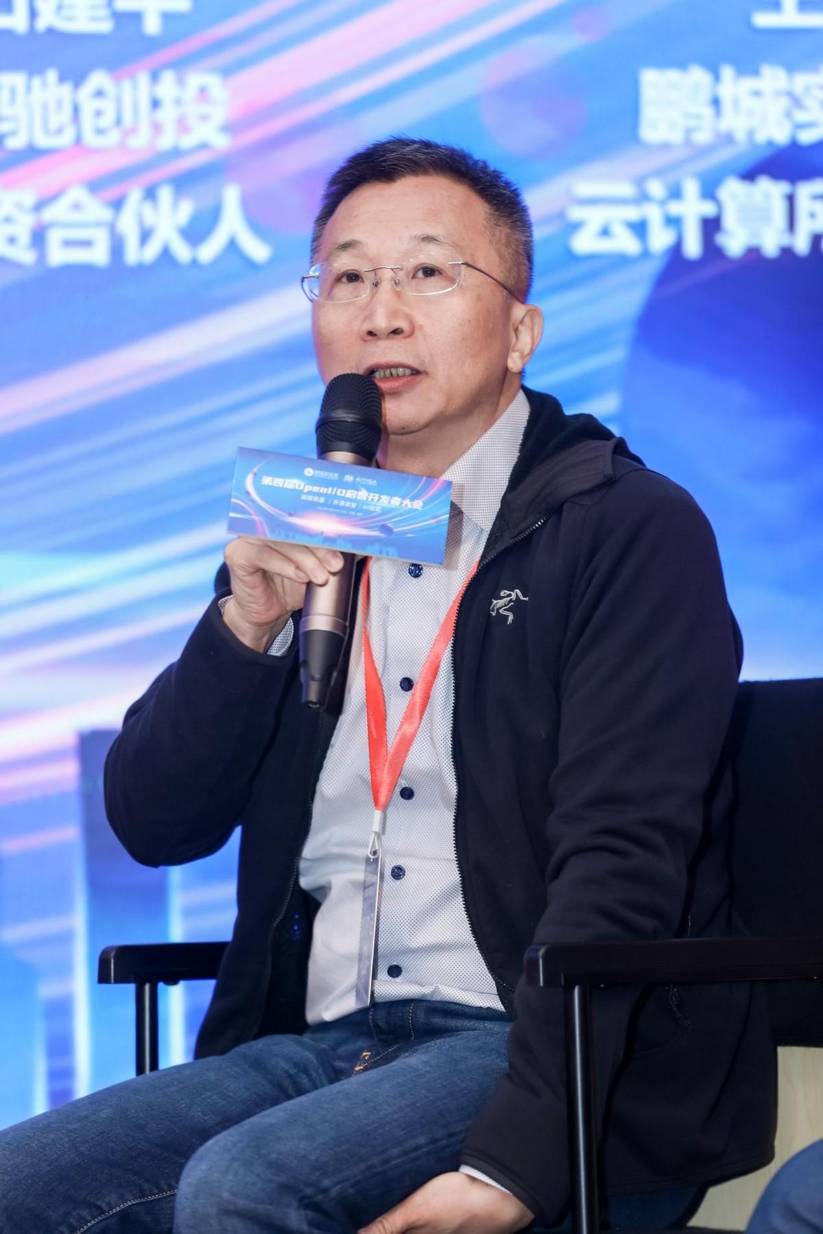 苹果研究团队测试AI模型，干扰项下算术表现引关注，超越小学生水平未实现期待表现