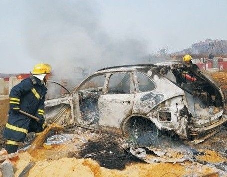 女子烧纸不慎引燃九车遭刑拘，事件反思与警示故事
