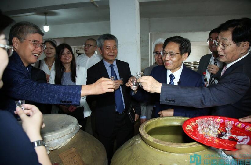 中国酒业协会副秘书长刘振国谈酱酒行业调整与发展新动向，行业调整期下的酱酒多元化发展路径探索