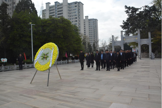 泰州姜堰罗塘街道清明祭英烈，铭记初心丰碑永存