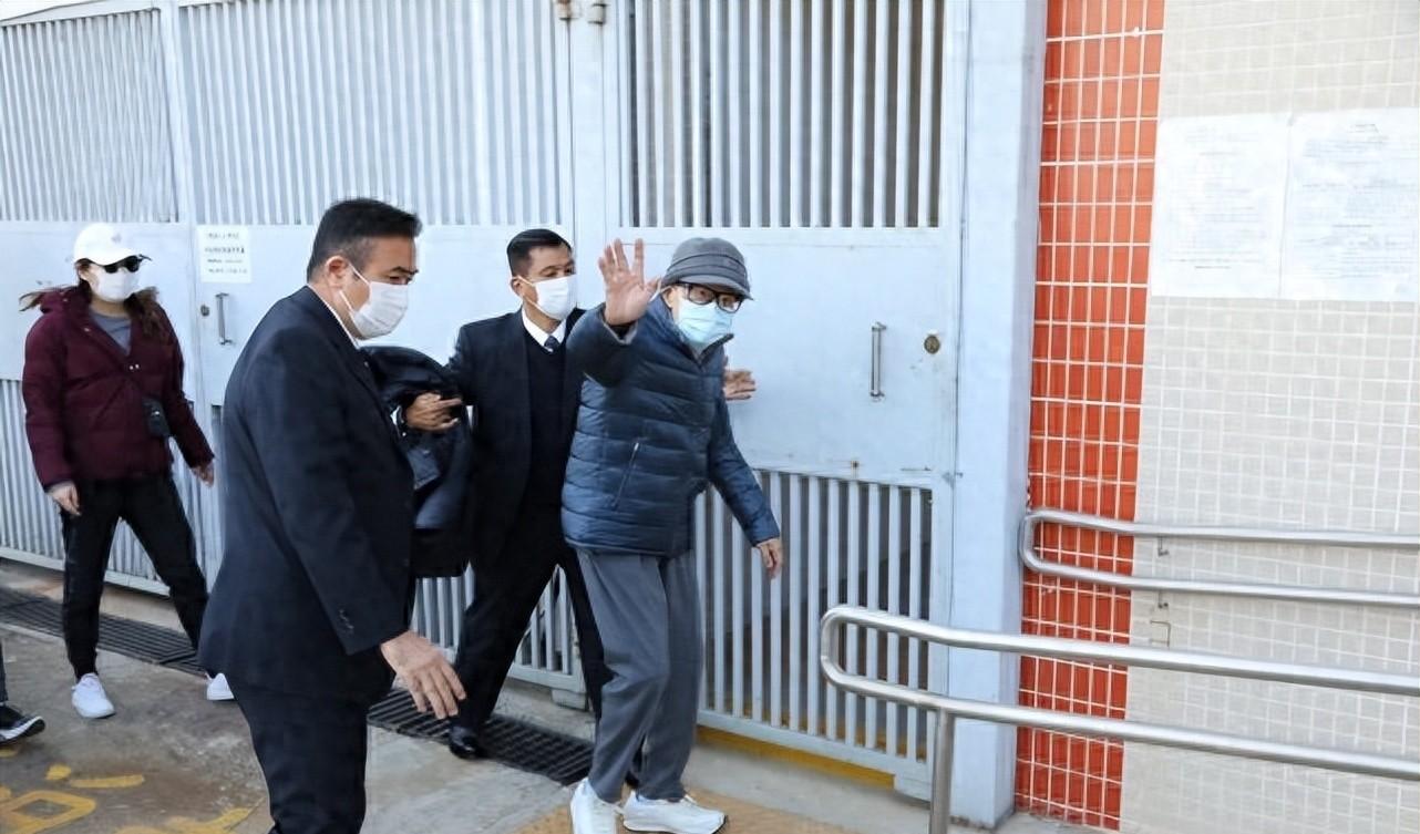 李嘉诚近期首次公开露面，商业巨头再度亮相引人瞩目！