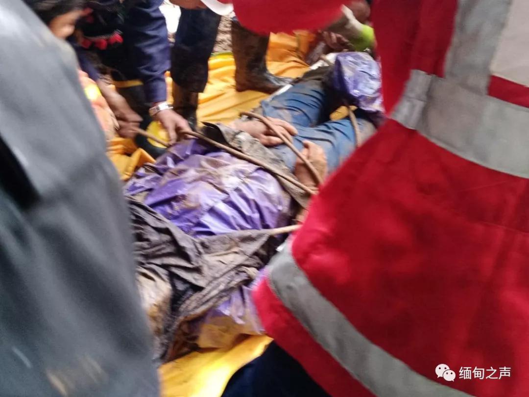 中国红十字国际救援队在缅甸搭建帐篷助力人道主义安置行动