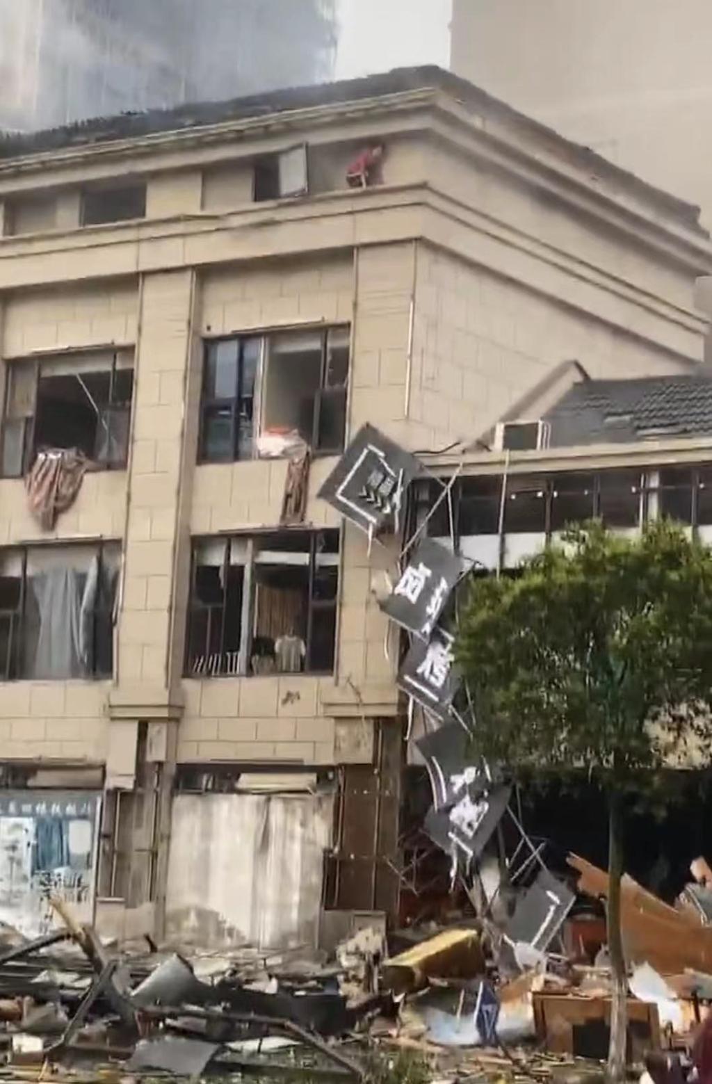 玻璃期货需求端分析与避险策略，短期市场环境下需谨慎应对