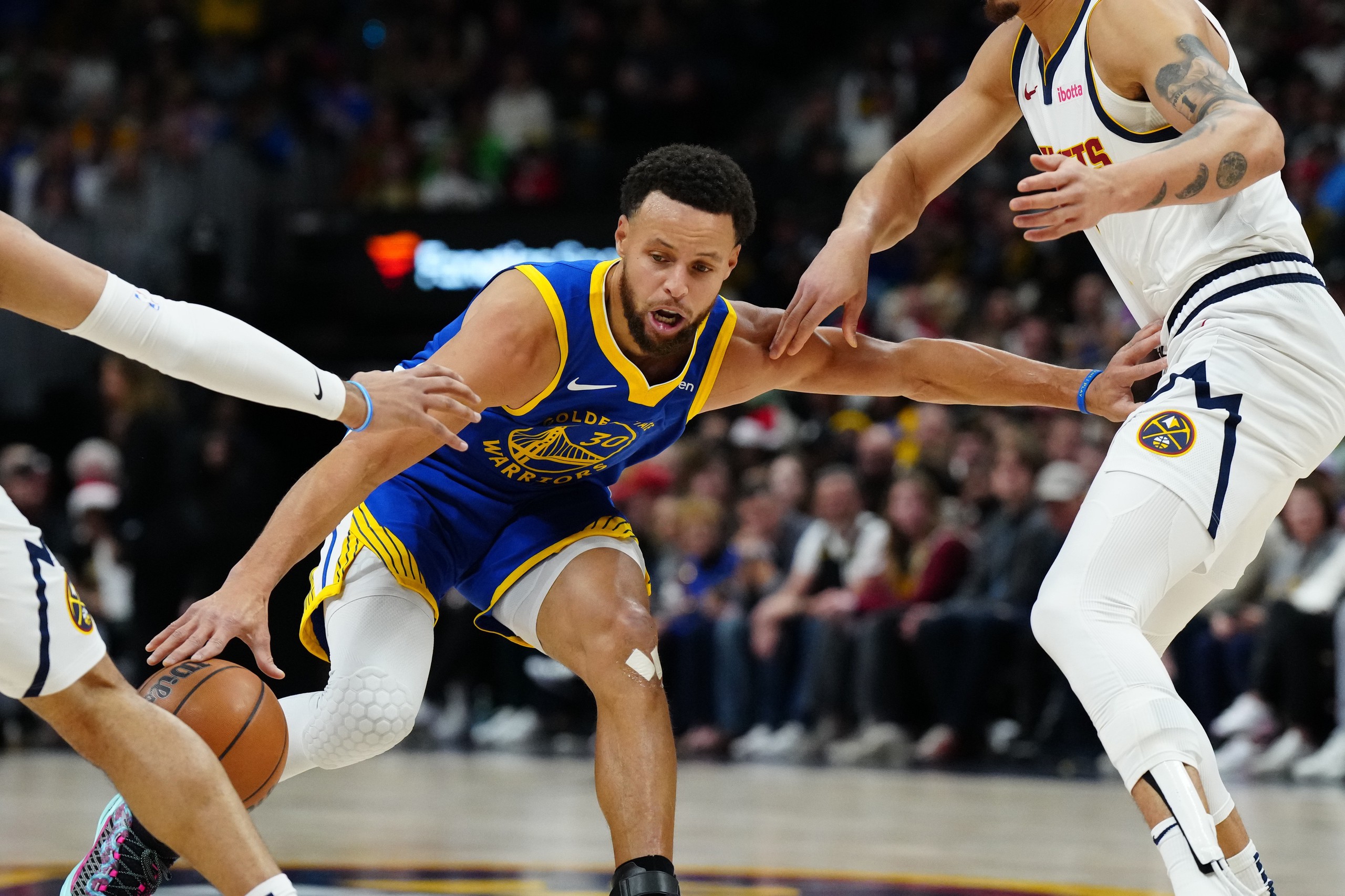 库里狂砍52分，勇士大胜灰熊，NBA常规赛精彩瞬间与库里的三分风暴评价