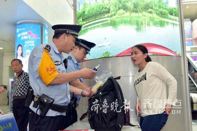 刀小刀回应被警察带走事件，真相揭秘与公众认知的碰撞