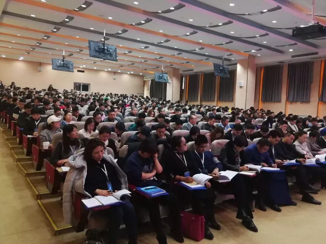 父母是否应持证上岗，家庭教育的专业性与责任深度探讨