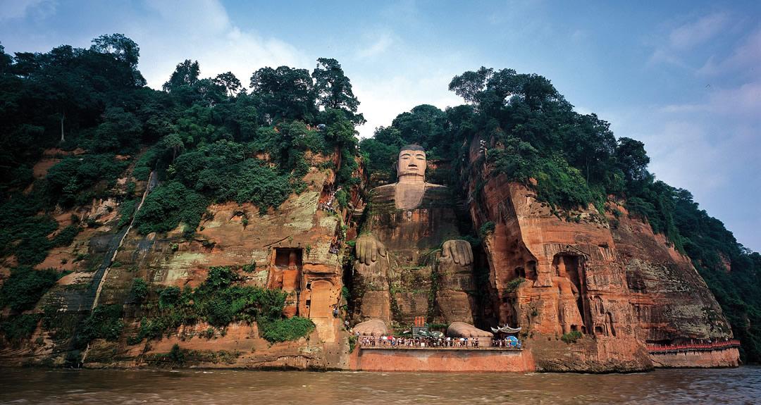 峨眉山旅游热潮再现，旅游业迎来近三年高峰，多地紧急限流，峨眉山门票限量预约！