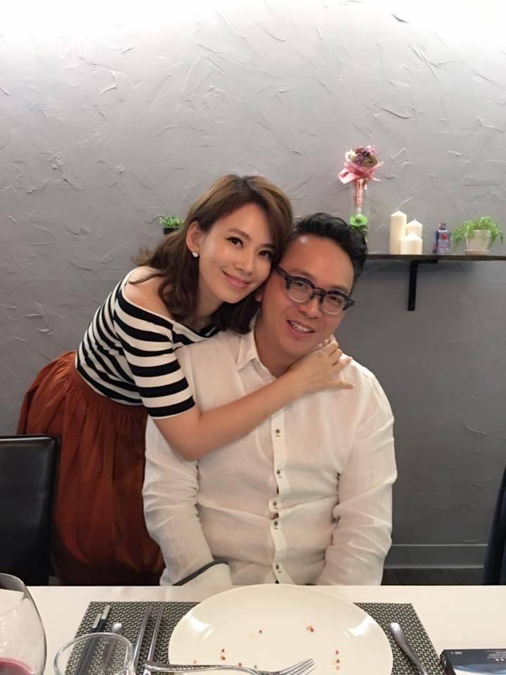 Melody晒与女儿深情拥抱瞬间，爱的传递温暖人心