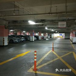 湖北商场地库车位智能化升级，道闸安装引领停车新潮流