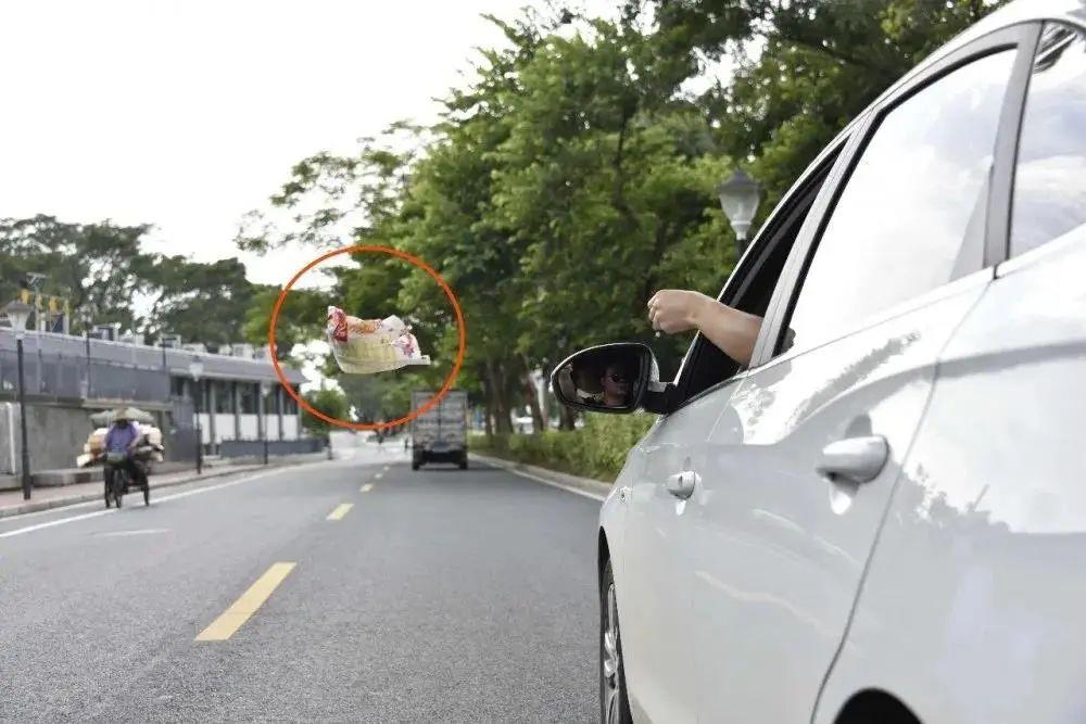 天降剪刀意外袭击车辆，启示与思考