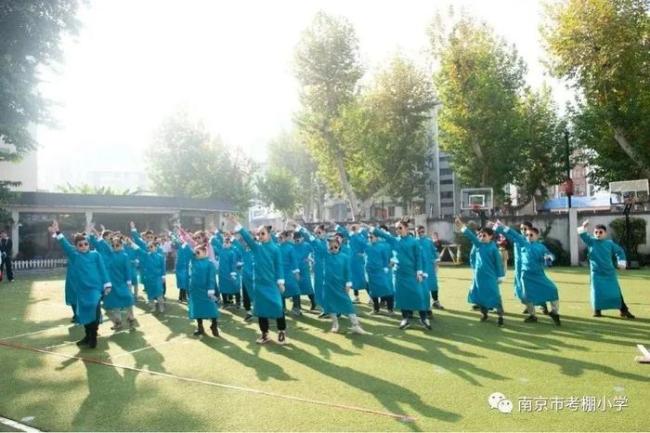 冬训新篇章，告别南飞，学校大棚跑道开启新征程