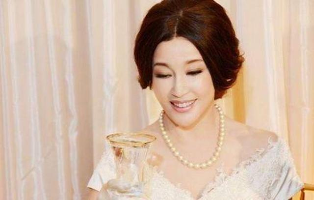 刘晓庆分享独特生命启示，飞蛾嘴下蛋，揭示生命奇迹与启示