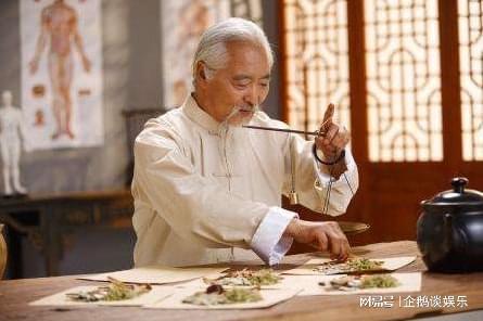 女子治病独特经历，药引指甲盖与老中医的奇妙缘分