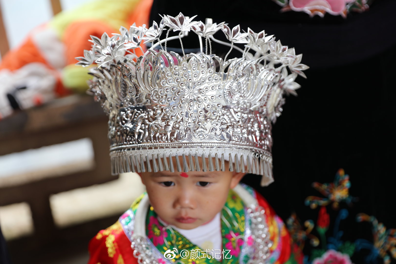 苗族银帽归乡，女子出嫁多年后的深情故事